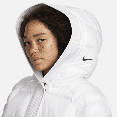 Chamarra con gorro Therma-FIT oversized para mujer Nike Sportswear Swoosh Puffer PrimaLoft®