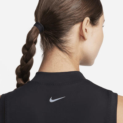 Nike One Fitted korte tanktop met Dri-FIT en opstaande kraag voor dames