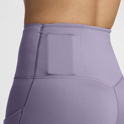 Nike Go sykkelshorts med fast støtte, høyt liv og lommer til dame (20 cm)