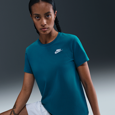 Nike Sportswear Club Essentials Women's T-Shirt