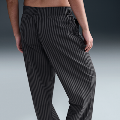 Nike Sportswear Chill Poplin weite gestreifte Hose mit mittelhohem Bund (Damen)