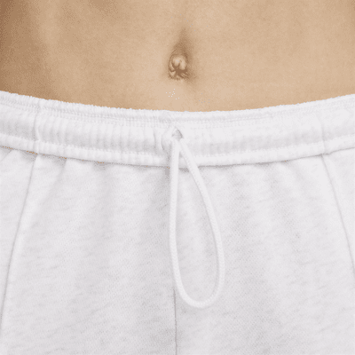 Pants de entrenamiento de French Terry de tiro medio con dobladillo abierto para mujer Nike Sportswear Chill Terry