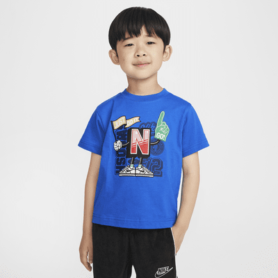 Playera con gráfico infantil Nike Step Up Your Game