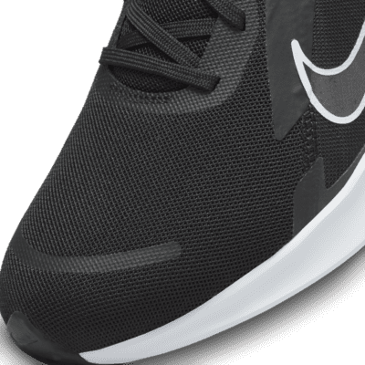 Tenis de correr en pavimento para hombre Nike Quest 5