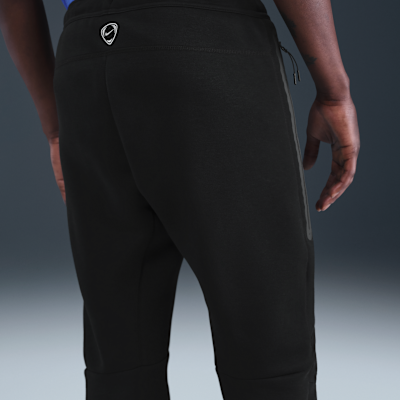 Chelsea FC Tech Men's Nike Total 90 Soccer Fleece Joggers