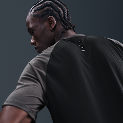 Nike Stride Dri-FIT ADV Kısa Kollu Erkek Koşu Üstü