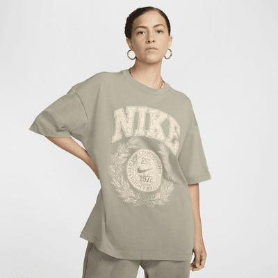 Playera Nike Sportswear Essential oversized para mujer