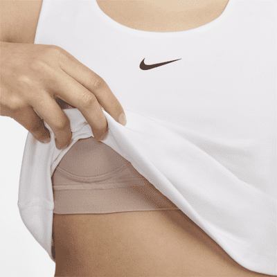 เสื้อกล้ามสปอร์ตบราผู้หญิงซัพพอร์ตระดับกลางเสริมฟองน้ำ Nike Swoosh