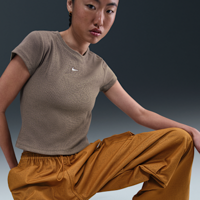 Nike Sportswear 女款緊身羅紋短袖 T 恤