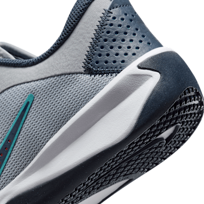 Nike Omni Multi-Court Hallenschuh für ältere Kinder