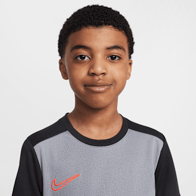 Playera de fútbol Dri-FIT para niños talla grande Nike Academy