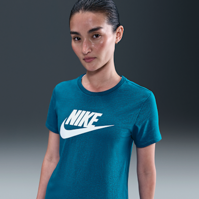 Nike Sportswear Essentials