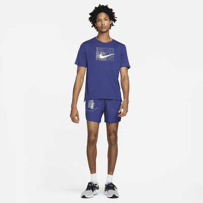Nike Dri-FIT Stride D.Y.E. กางเกงวิ่งขาสั้น 7 นิ้วผู้ชาย
