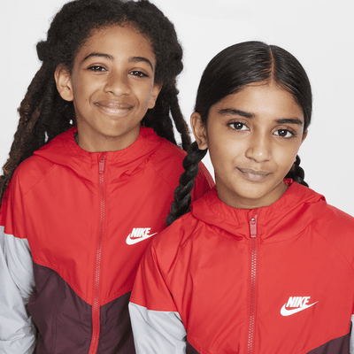 Chamarra Repel con gorro para niños talla grande Nike Sportswear Windrunner