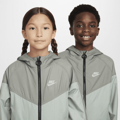 Chamarra Repel para niños talla grande Nike Sportswear Windrunner EasyOn