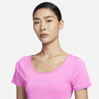 Nike One Classic Women's Dri-FIT Short-Sleeve Cropped Twist Top