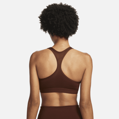 Bra deportivo sin almohadilla con gráfico de media sujeción para mujer Nike Swoosh Icon Clash