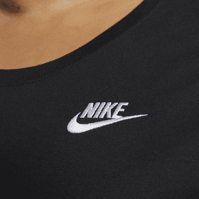 Γυναικείο T-Shirt Nike Sportswear Club Essentials (μεγάλα μεγέθη)