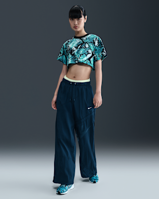 Nike 女款藝術家系列