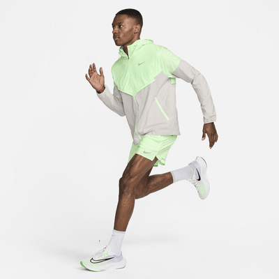 Chamarra de correr Repel para hombre Nike Windrunner