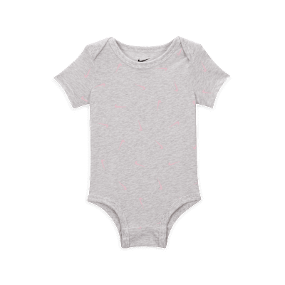 Conjunto de tres piezas Swooshfetti a rayas para bebé (0-9 meses) Nike Essentials