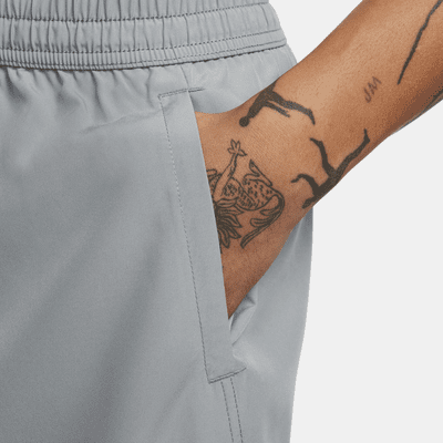 Shorts Dri-FIT de 18 cm versátiles sin forro para hombre Nike Form