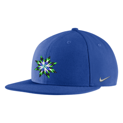 Gorra con cierre con broche a presión de la NBA Nike Milwaukee Bucks City Edition