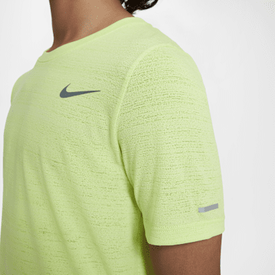 เสื้อเทรนนิ่งเด็กโต Nike Dri-FIT Miler (ชาย)