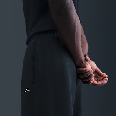 Nike Standard Issue Men's Therma-FIT Brushed Open-Hem Basketball Trousers