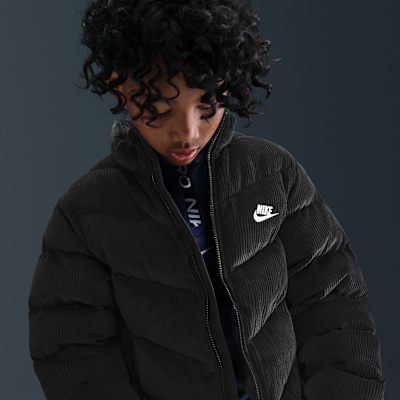 Chamarra acolchada Therma-FIT holgada para niños talla grande Nike Sportswear All Day Play