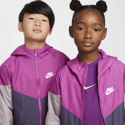 Chamarra Repel con gorro para niños talla grande Nike Sportswear Windrunner