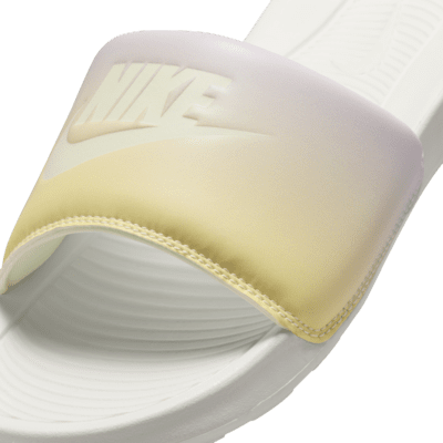 Claquette imprimée Nike Victori One pour femme