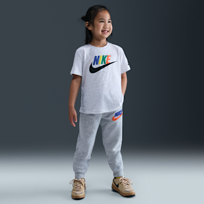 Playera de manga corta de tejido Knit Family para niños talla pequeña Nike Club