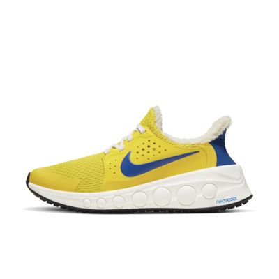 nike white and yellow shoes