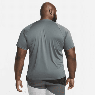 Playera de natación Hydroguard de manga corta para hombre (talla amplia) Nike Essential Dri-FIT