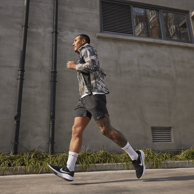Tenis para correr en pavimento para hombre Nike Revolution 7