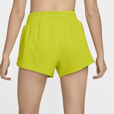 Shorts Dri-FIT con gráfico de tiro medio con forro de ropa interior para mujer Nike One