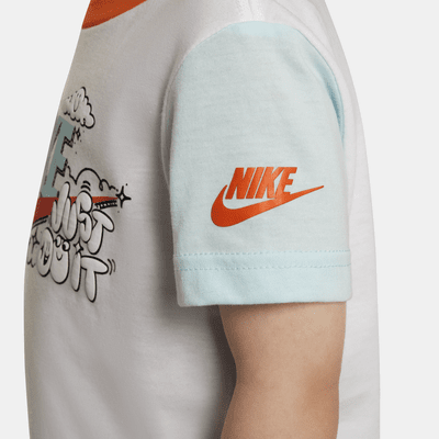 Conjunto de playera y shorts infantil Nike Sportswear Create Your Own Adventure