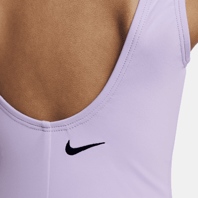 Traje de baño de una pieza con diseño de espalda en U para niñas talla pequeña Nike Swim