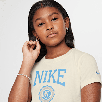 Nike Sportswear Older Kids' (Girls') Cropped T-Shirt