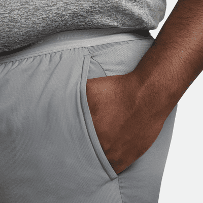 Shorts de correr Dri-FIT de 18 cm con forro de ropa interior para hombre Nike Stride