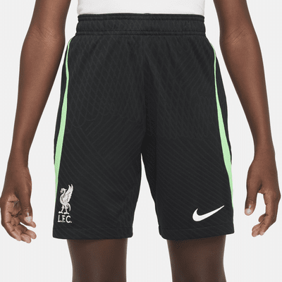 Shorts de fútbol de tejido Knit Nike Dri-FIT para niños talla grande del Liverpool FC Strike