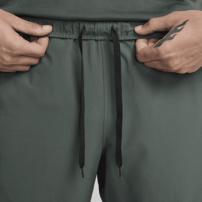 Pants Dri-FIT entallados versátiles para hombre Nike Form