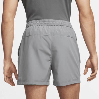 Shorts versátiles Dri-FIT de 13 cm sin forro para hombre Nike Form