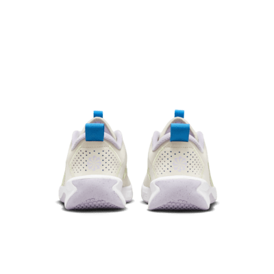 Nike Omni Multi-Court Older Kids' Indoor Court Shoes. Nike SE