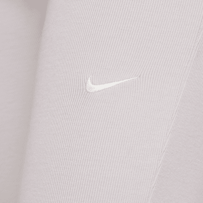 Leggings acampanados de tela de minicanalé ajustados para mujer Nike Sportswear Chill Knit