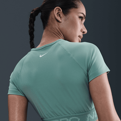 Nike Pro Women's Dri-FIT Short-Sleeve Cropped Graphic Top