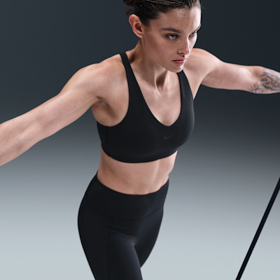 Bra deportivo Nike Universa con almohadilla de media sujeción para mujer