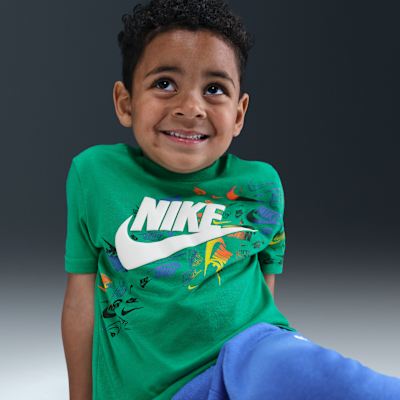 Playera infantil Nike Club Revealed