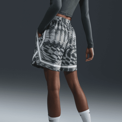 Nike Swoosh Fly Crossover Basketballshorts mit Dri-Fit-Technologie (Damen)